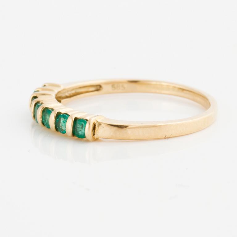 RING, med smaragder.