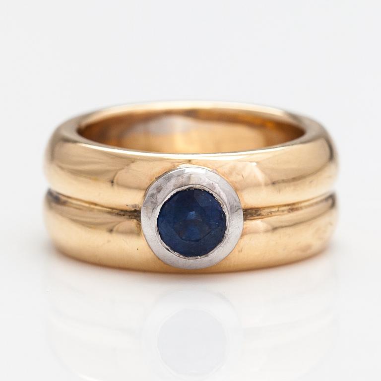 Ring, 14K guld och safir. Tiina Arkko Helsingfors 1996.