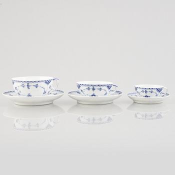 A group of three 'Blue Fluted Half Lace' / 'Musselmalet' tea cups with saucers, Royal Copenhagen, 1893-1900.