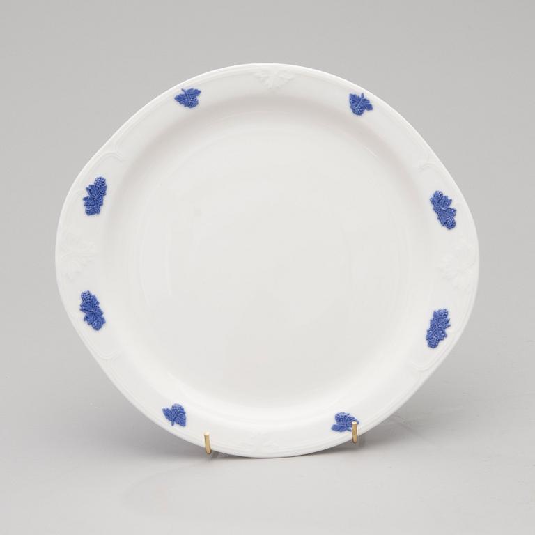 A 43-piece porcelain dinnerware set, "Blå blom", Gustavsberg.