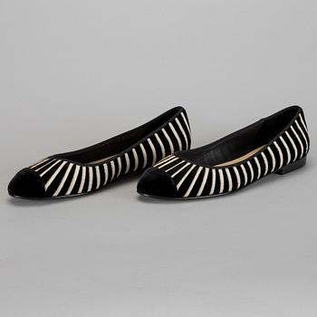 A pair of Chanel ballerina pumps, size, 41½.