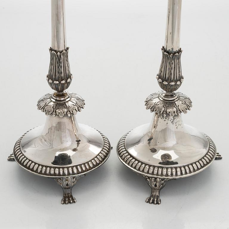 Pehr och Adolf Zethelius, kandelabrar, ett par, silver, Stockholm 1797 och 1824. Empire.