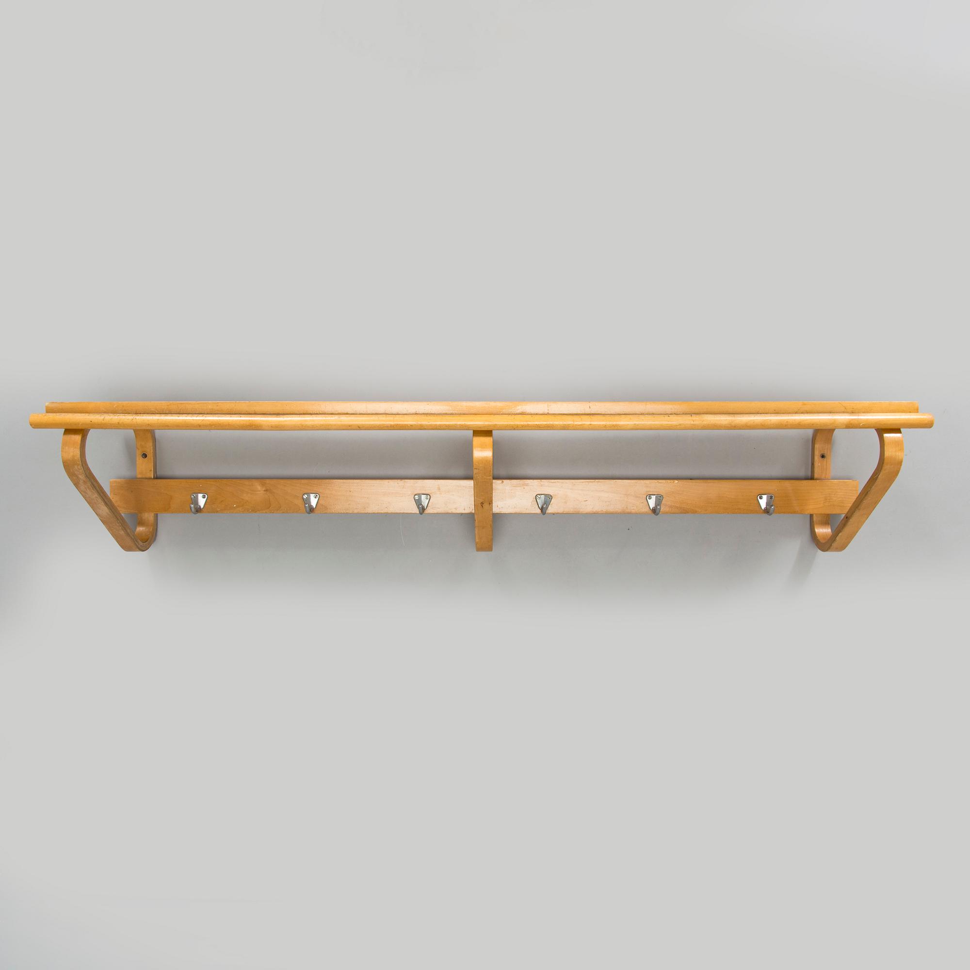 Alvar Aalto, vaatenaulakko, O.Y. Huonekalu- ja Rakennustyötehdas A.B. 1900-luvun puoliväli.