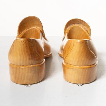 Alphonso Bini, shoes, a pair, wood, trompe l'œil, Florence, Italy, 1980s.