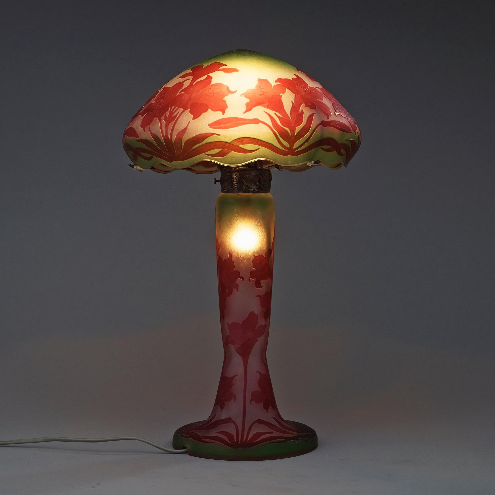A Karl Lindeberg/ Alf Wallander Art Nouveau cameo glass table lamp, Kosta ca 1908-1914.
