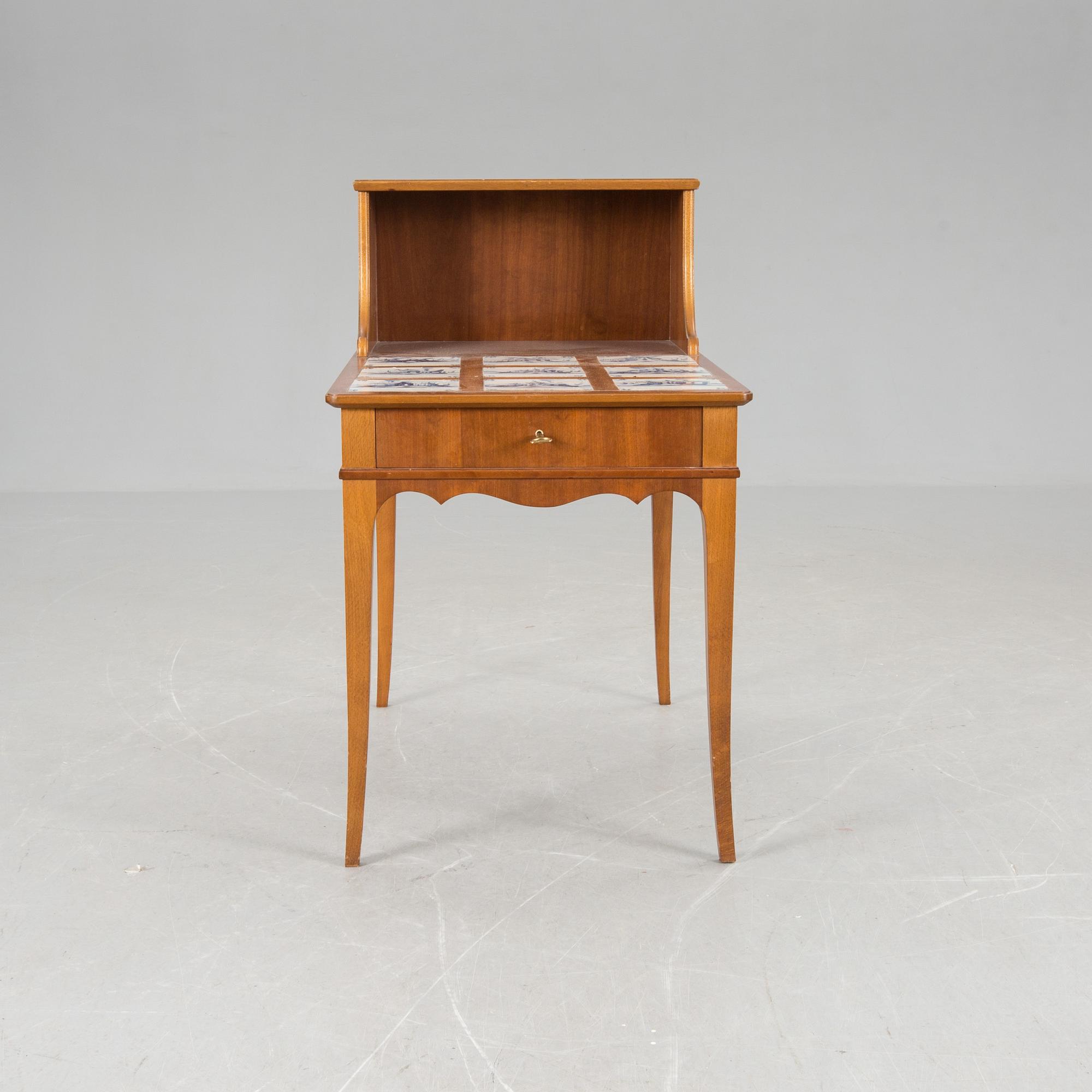 AVSTÄLLNINGSBORD, 1900-talets mitt/andra hälft.