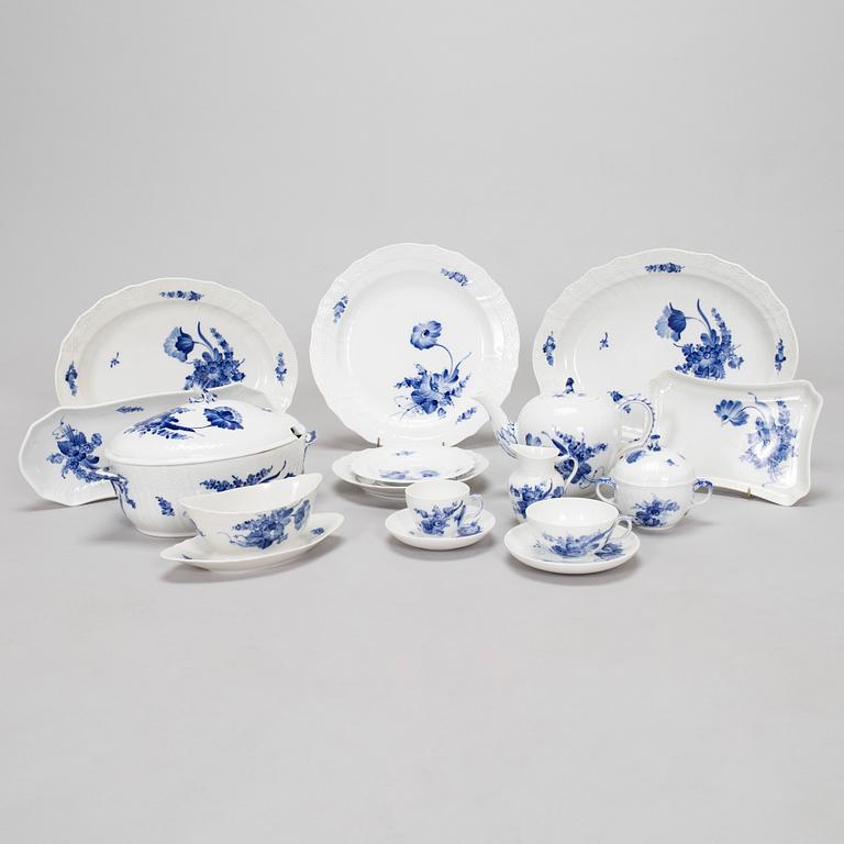 A 66-piece Royal Copenhagen 'Blå Blomst' tableware set, Denmark 1959-61.