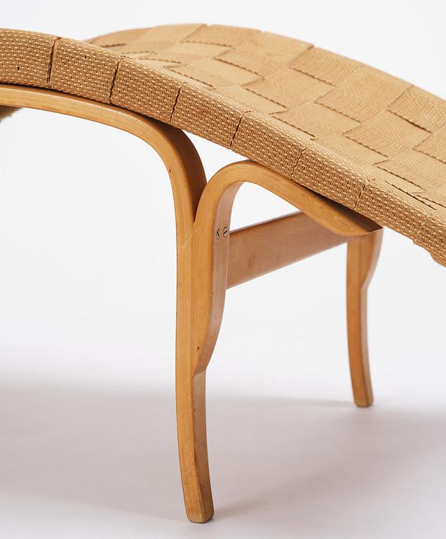 Bruno Mathsson, a "Pernilla 3" lounge chair, Firma Karl Mathsson, Värnamo, 1940s.