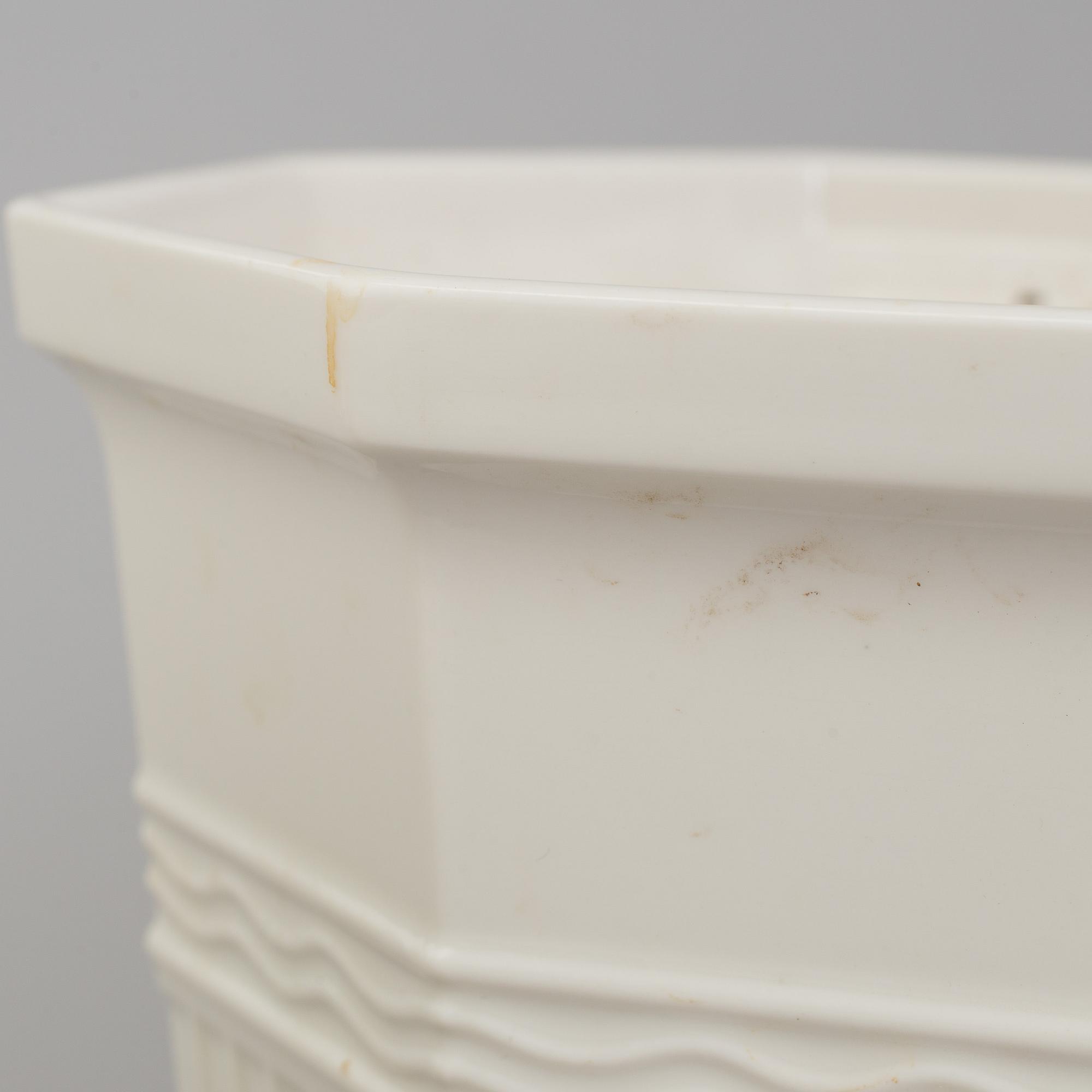 PRINS EUGEN, a lot of five porcelain flower pots, Waldemarsudde, Gustavsberg.