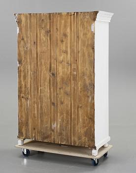 KLÄDSKÅP, 1900-talets första hälft.