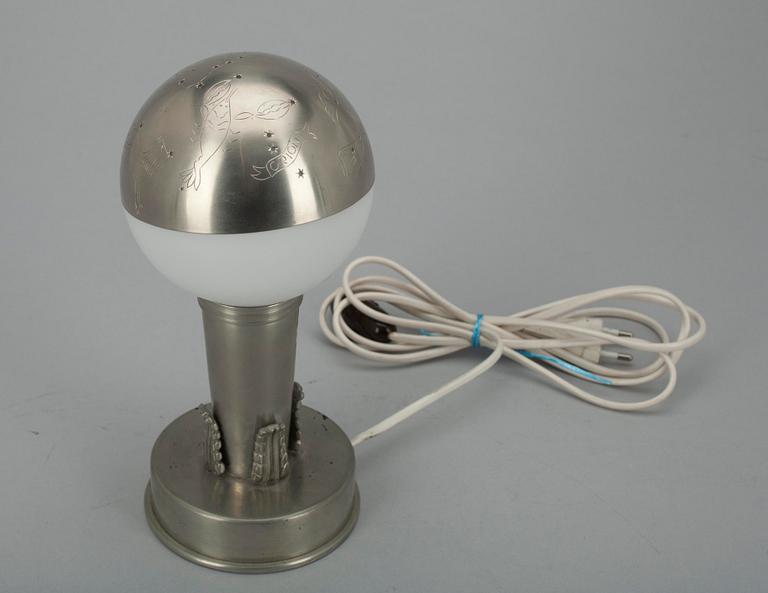 BORDSLAMPA, tenn samt glas, Ystad Tenn. LAMPETTER, ett par, tenn, 1920/30-tal.