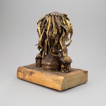 A signed sculpture by Claes E. Giertta.