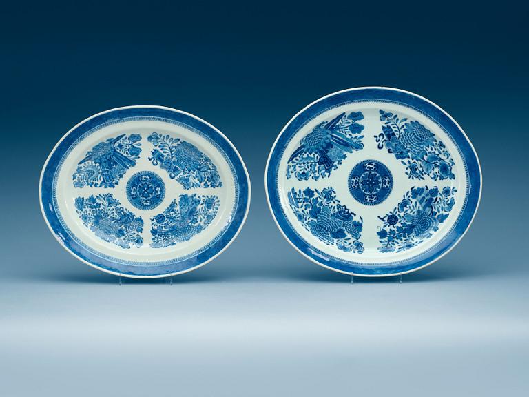 Two blue and white 'Fitz Hugh' serving dishes, late Qing dynasty.
