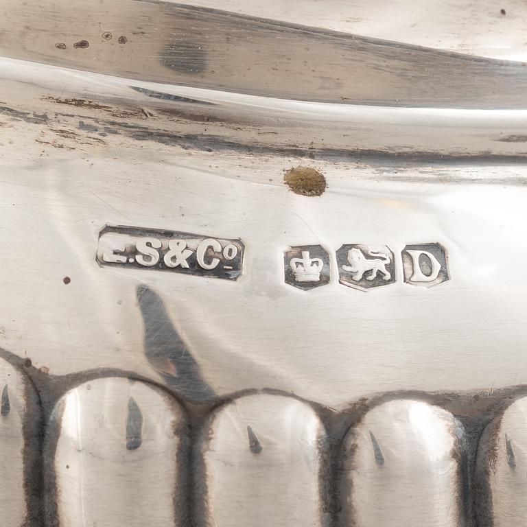 Te- och kaffeservis, 3 delar, samt sockerskål, silver, bl a E. Silver & Co, Sheffield, England 1946-47.