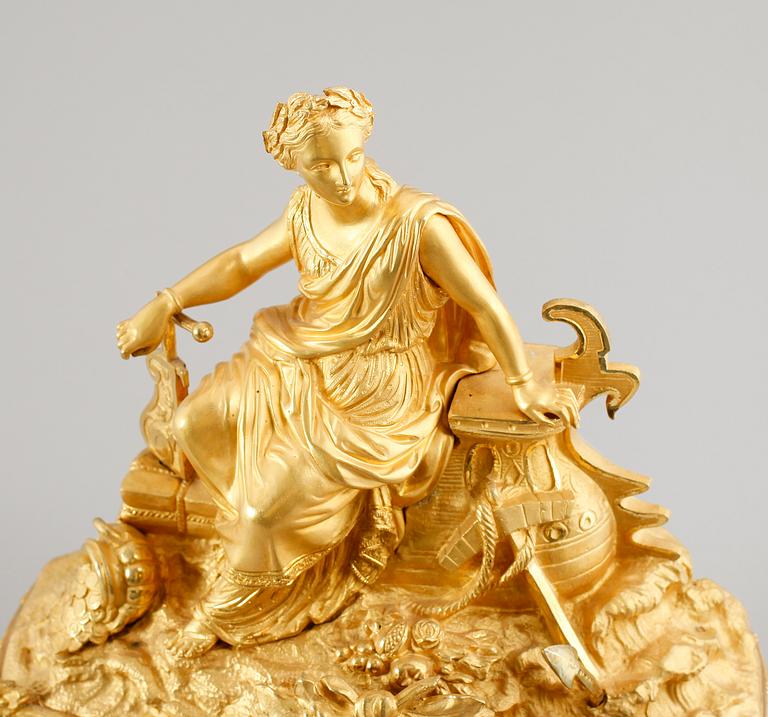 BORDSPENDYL, förgylld brons, 1800-tal.