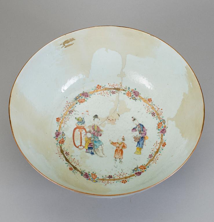 BÅLSKÅL, porslin, Qingdynastin, Qianlong (1736-95).