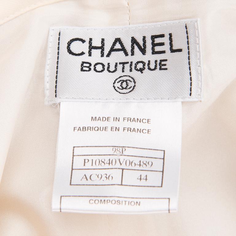 A Pair of White Chanel Wool Trousers, size 44(FR).