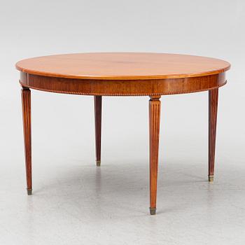 A Gustavian style mahogany dining table, 20th Century.