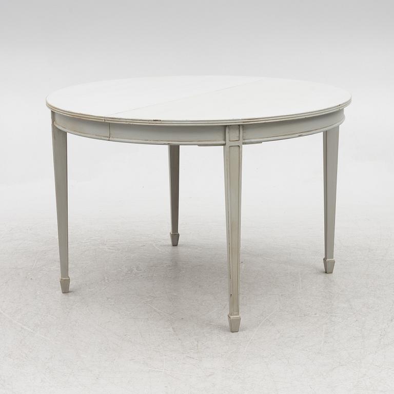 A dining table, first half of the 20th century.