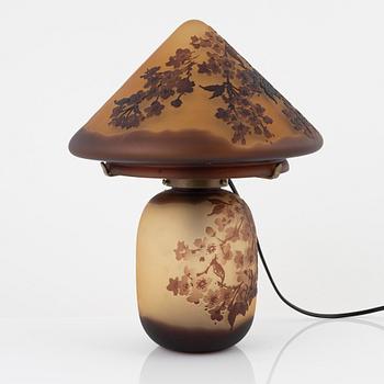 An Art Nouveau-style table lamp by Verrerie Michel, mid-20th century.