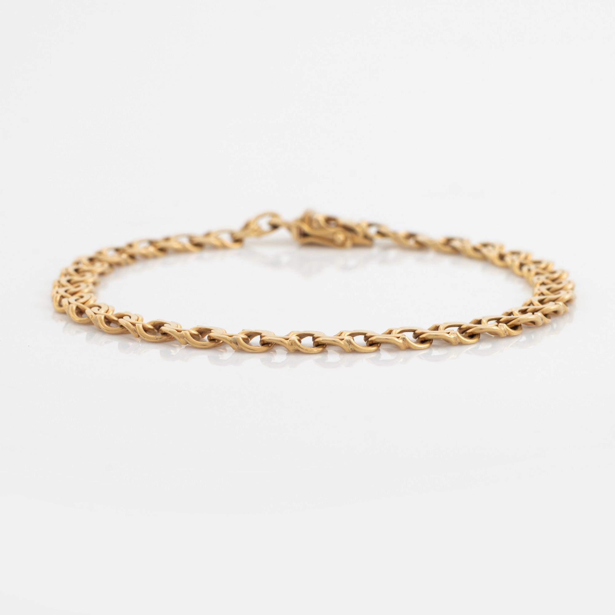 18K gold bracelet.