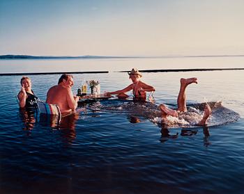 25. Lars Tunbjörk, "Midsommar i Rättvik", 1988.