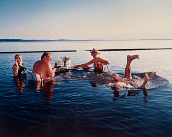 25. Lars Tunbjörk, "Midsommar i Rättvik", 1988.