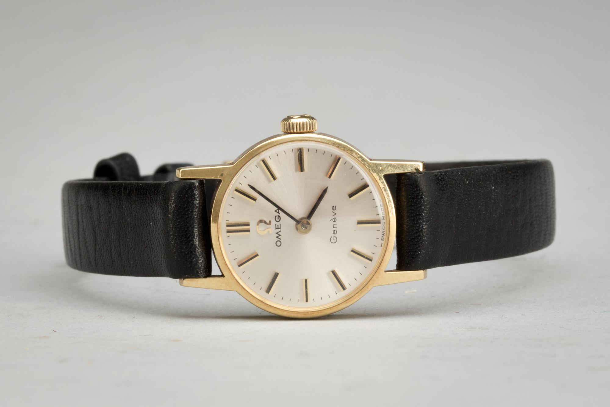 ARMBANDSUR, 14 k guld, Omega.