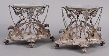 BORDSDEKORATIONER, ett par, nysilver, nyrenässans, sent 1800-tal.