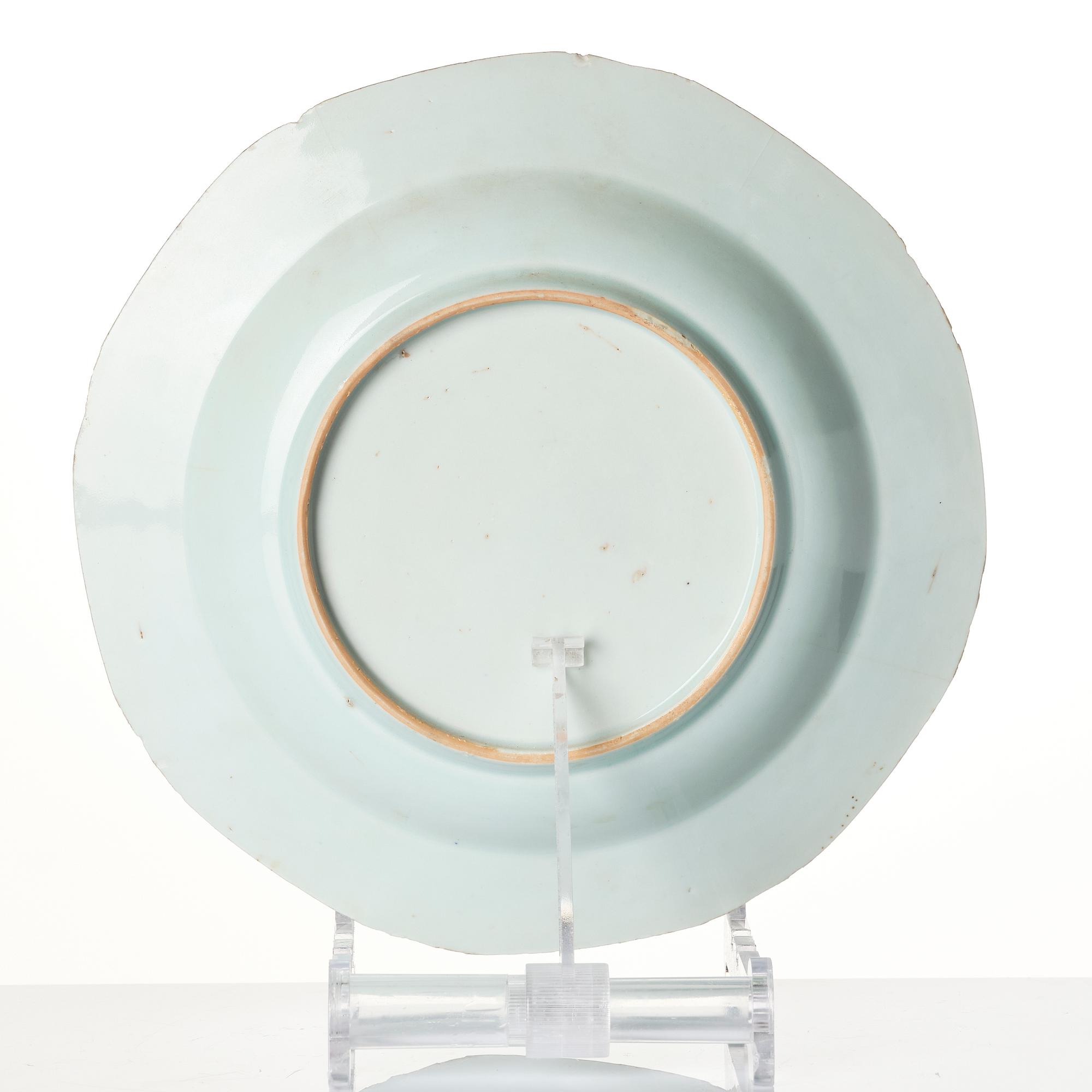 A Chinese blue and white porcelain service, 16 pieces, Qing dynasty, Qianlong (1736-95).