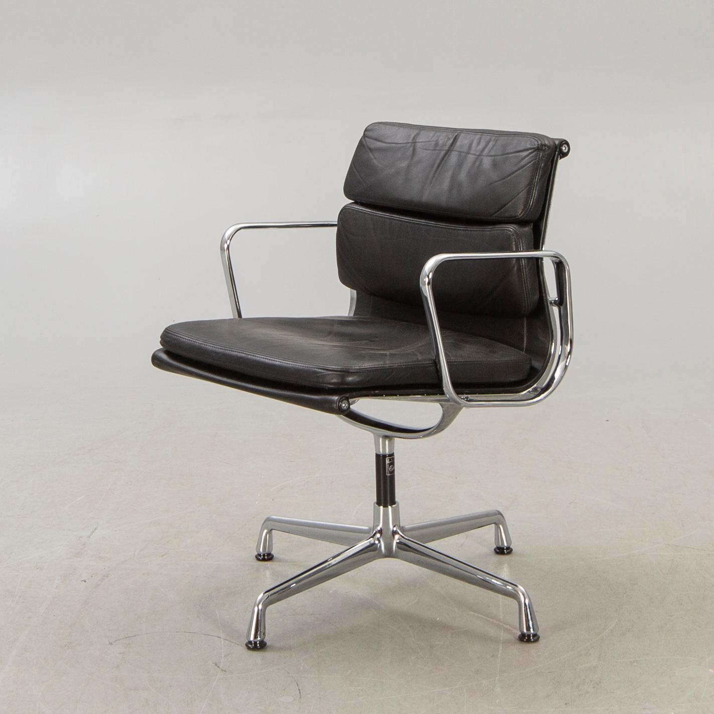 Charles & Ray Eames, office swivel chair, "EA 208 Soft Pad Chair", Vitra late part of the 20th century.