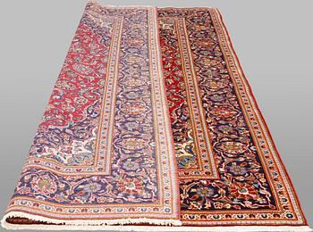 A Keshan rug, approx. 305 x 194 cm.