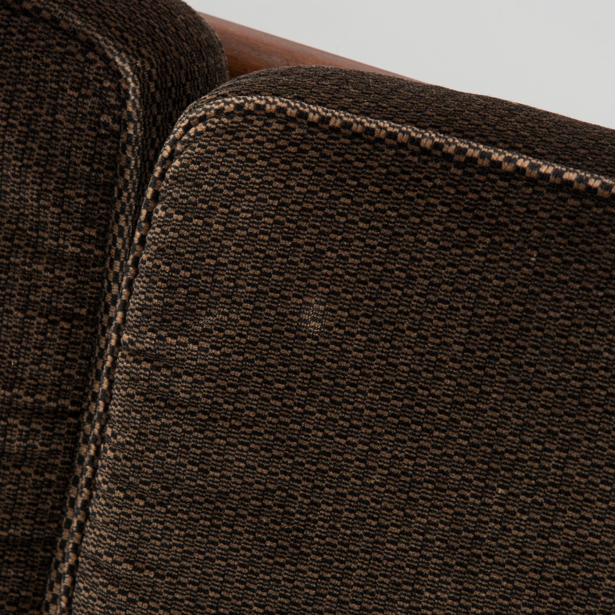 Carl Gustaf Hiort af Ornäs, sohva, "Studio", Puunveisto Oy - Träsnideri Ab 1900-luvun puoliväli.