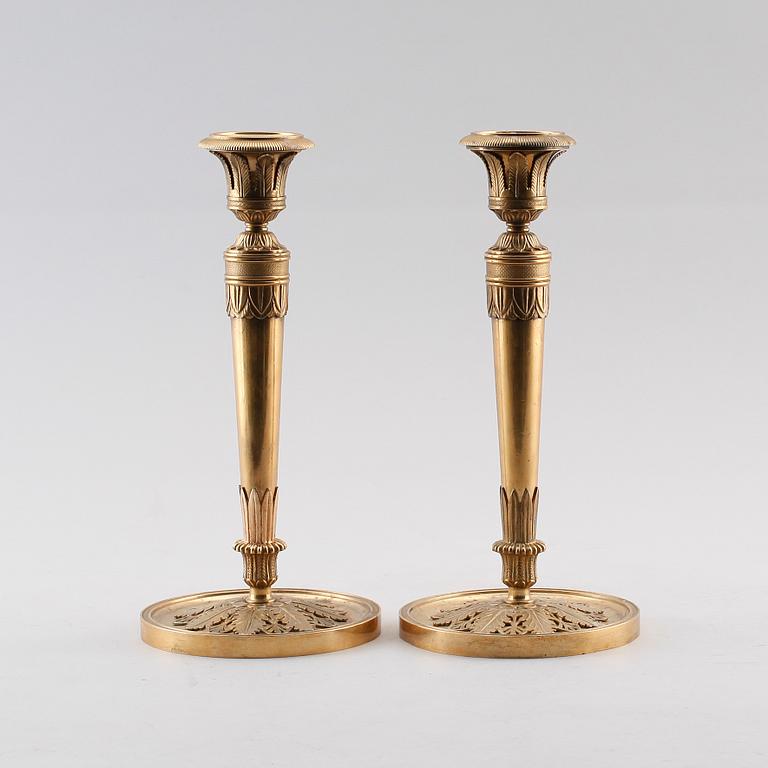 LJUSSTAKAR, 1 par, empire, brännförgylld brons, 1800-talets första hälft.