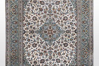 A carpet, Kashan 356 x 240 cm.