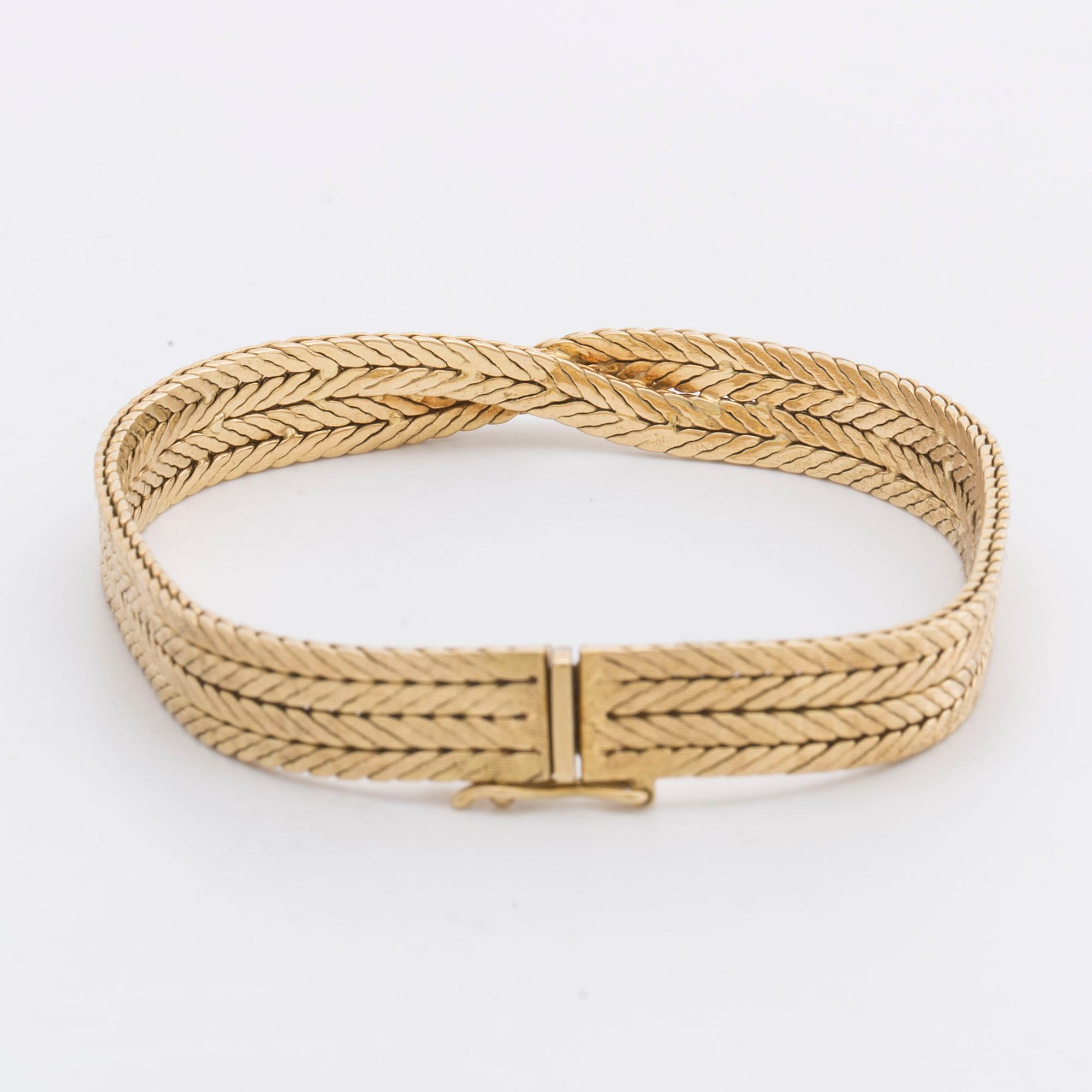 BRACELET 18K gold w 9 brilliant-cut diamonds approx 0,45 ct in total.