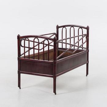 BARNSÄNG, etikettmärkt Thonet omkring 1900.