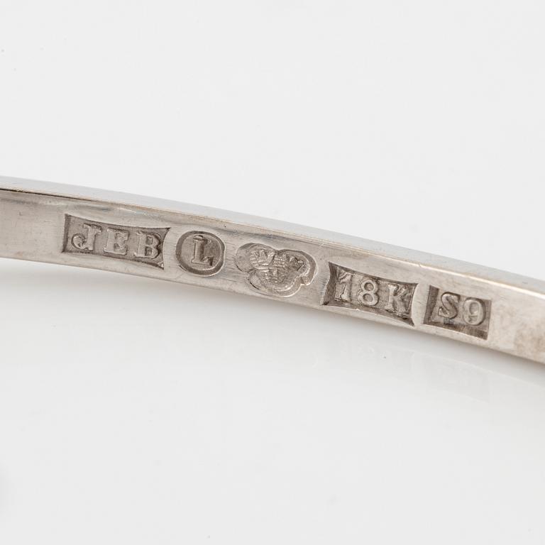 A bangle 18K white gold with aquamarine and two round brilliant-cut diamonds.