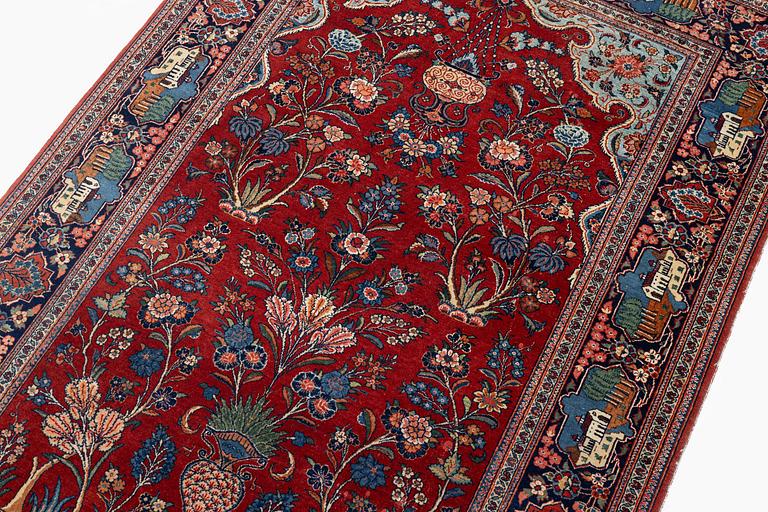 A semi-antique Kashan rug, Central Persia, c. 197 x 136 cm.