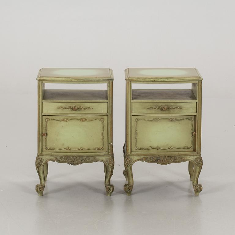 A PAIR OF BEDSIDE TABLES.