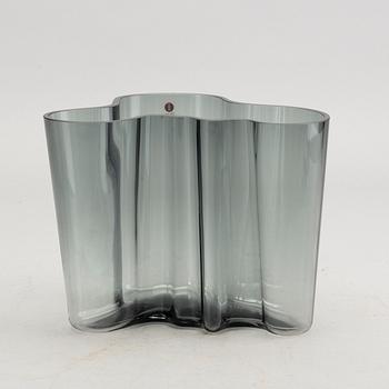 Alvar Aalto, a '3030' glass vase, signed Alvar Aalto. Ittalal, Finland.