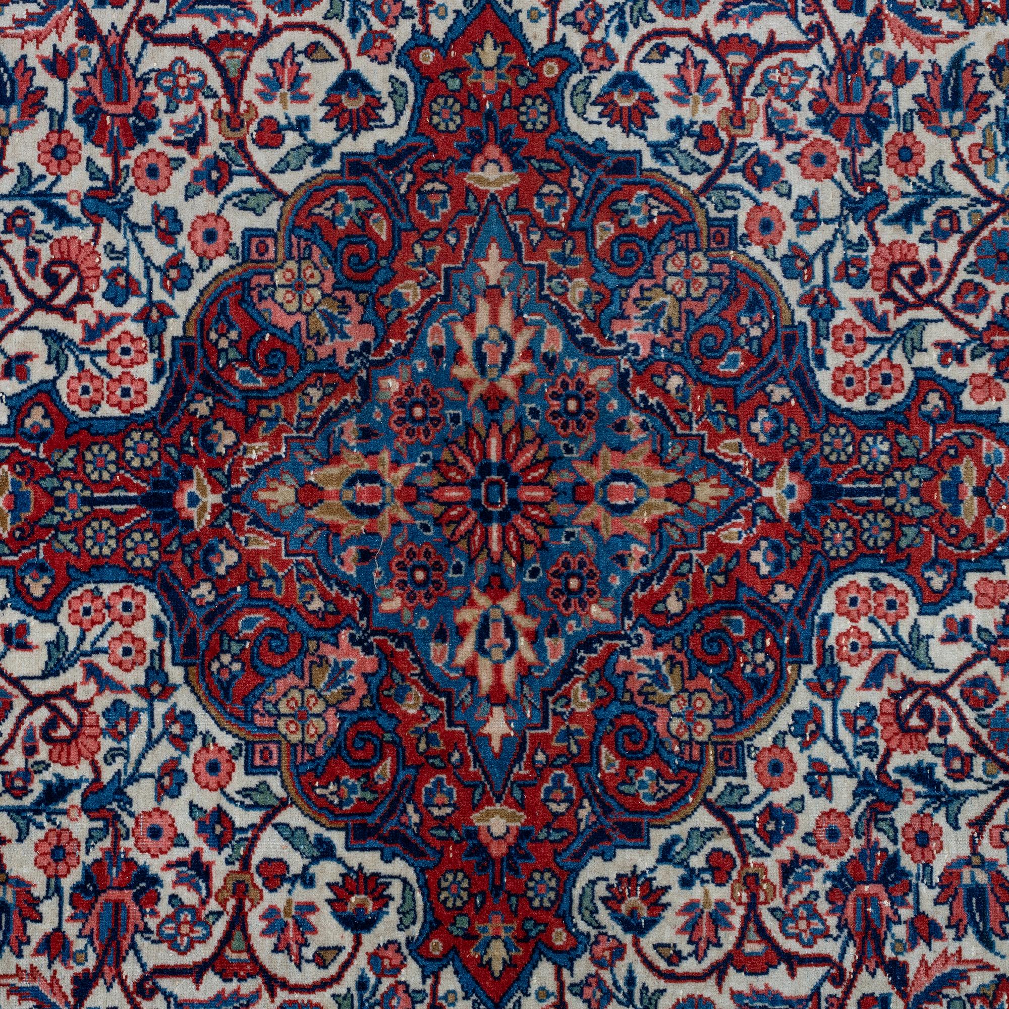 A CARPET, semi-antique Kashan, possibly Dabir, ca 201 x 135,5 cm.