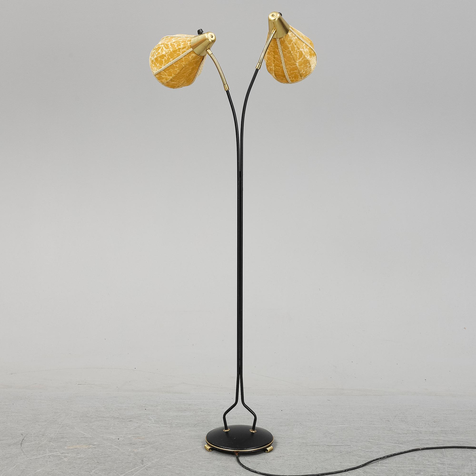 GOLVLAMPA. tvåarmad.