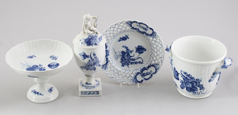 SERVISPORSLIN, 4 delar, "Blå Blomst", Royal Copenhagen.