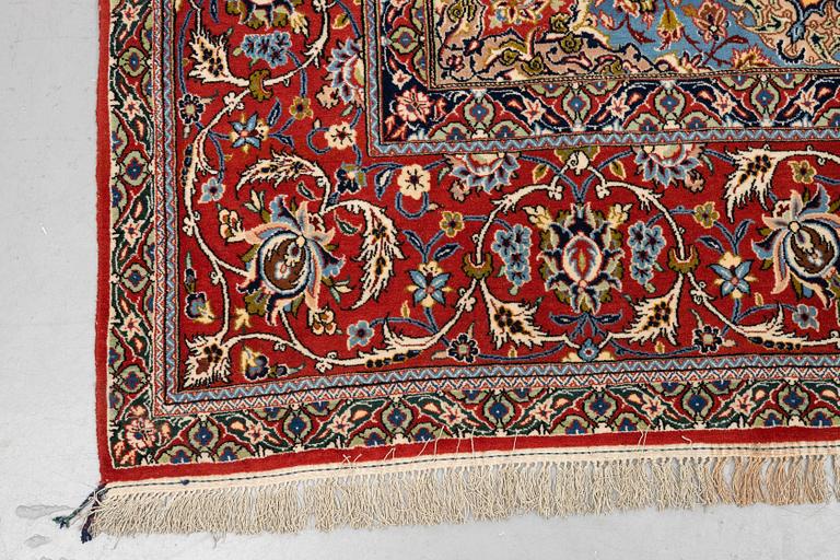 A carpet, Old Esfahan, part silk, ca 311 x 201 cm.