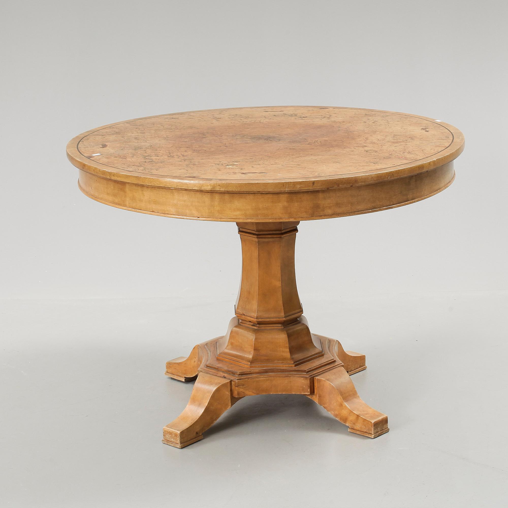 BORD, Karl-Johan, 1800-talets första hälft.