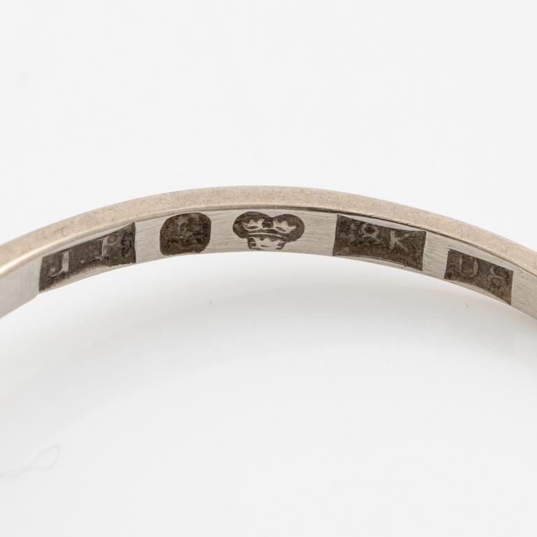 Ring, 18K white gold with brilliant-cut diamond.