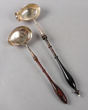 SOPPSLEVAR 2st, silver och trä. Bl a 1914.