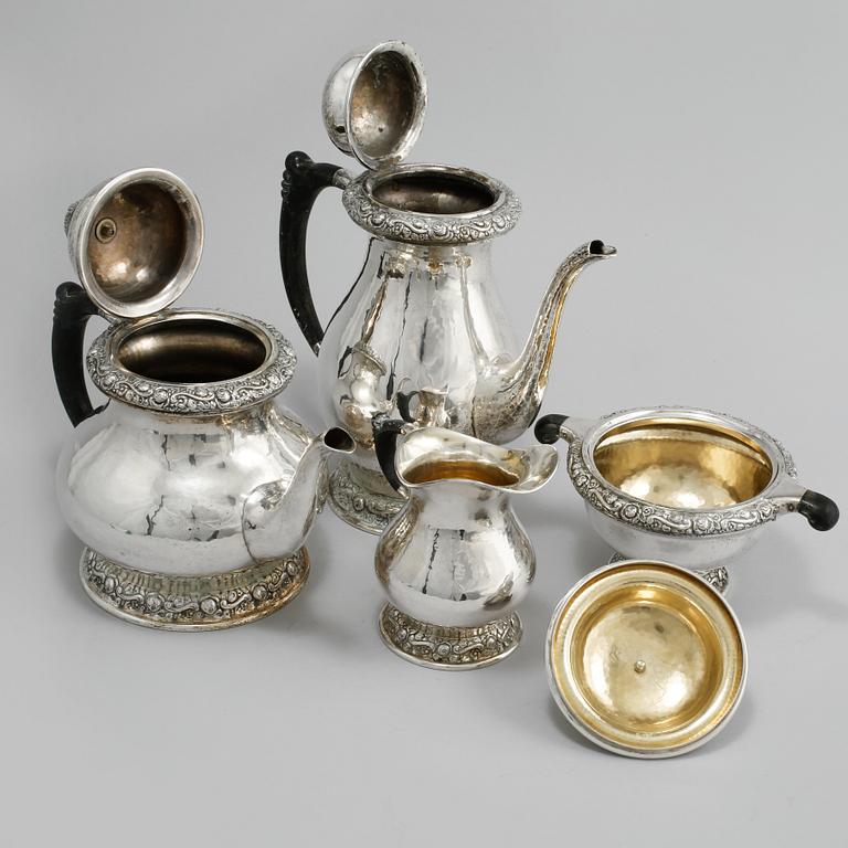KAFFE- och TESERVIS, 4 delar, silver, svenska importstämplar, 1900-talets första hälft, total vikt 2070 g.