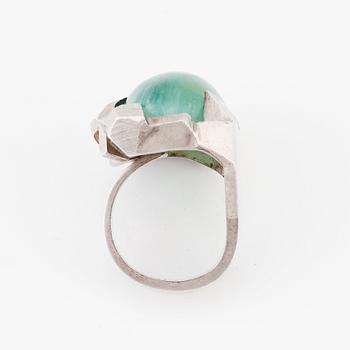 Rey Urban, a sterling silver ring set with a cabochon-cut emerald, Stockholm 1979.